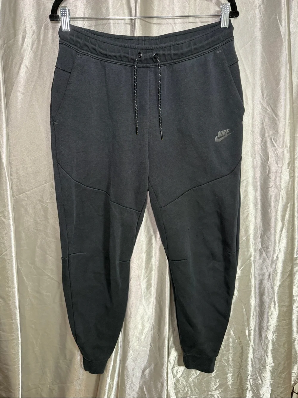 Nike Tech Fleece Jogger Pants Men’s Medium Black Gray Tapered Sweatpants